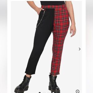 Hot topic Black & Red Plaid Split Leg XS Pants Women’s Tartán